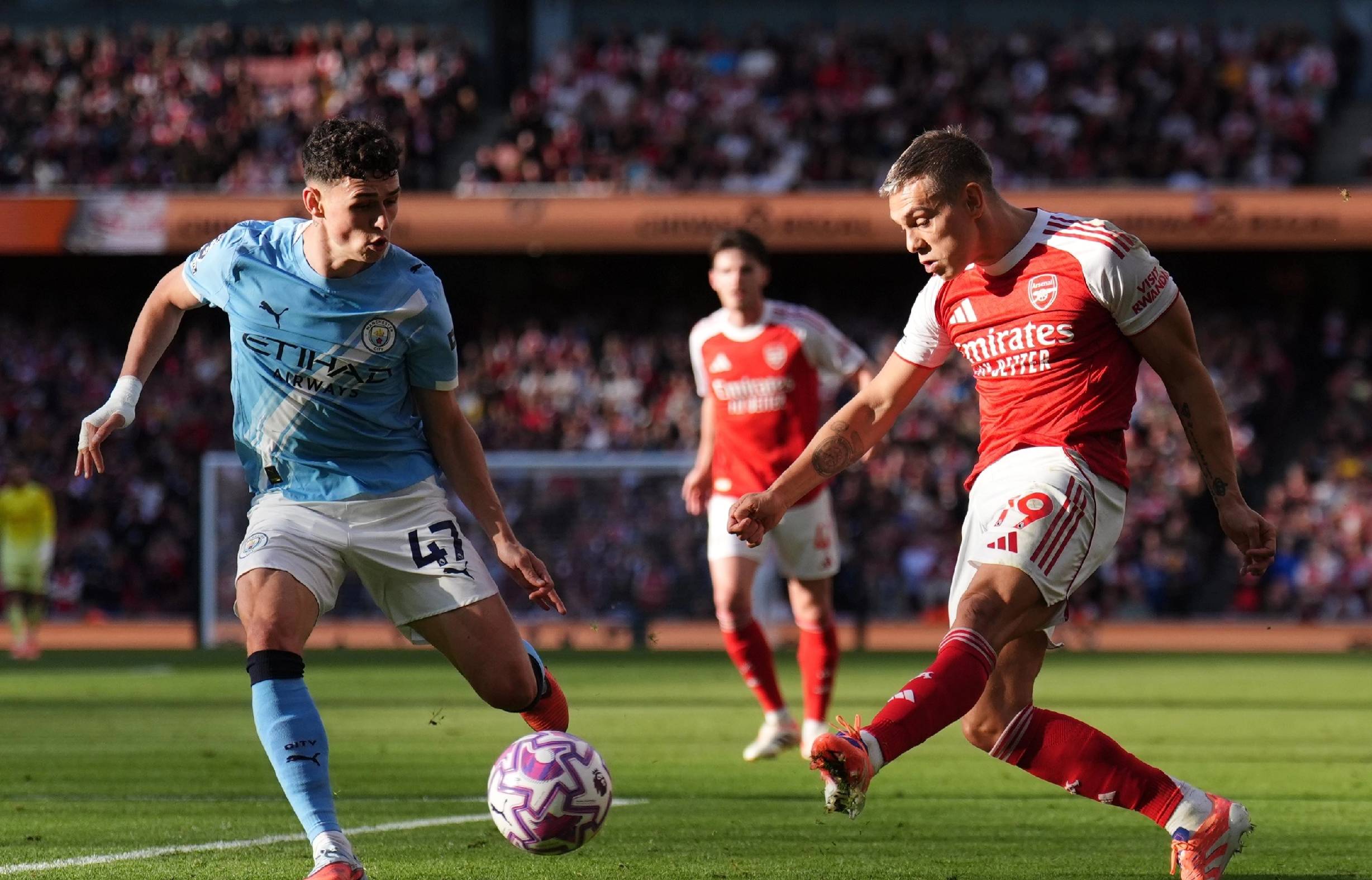 他是唯一能稳住局面的那个人（稳住局面，非他莫属）