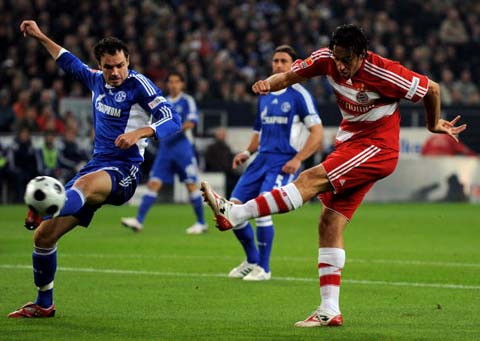 近期1平3负！费耶诺德暂列荷甲第二，距榜首埃因霍温11分（近4场1平3负，费耶诺德暂居荷甲第2，距领头羊埃因霍温11分）