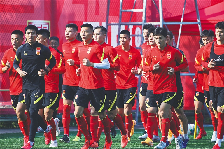 詹姆斯关键三分绝杀比赛（詹姆斯压哨三分终结比赛）