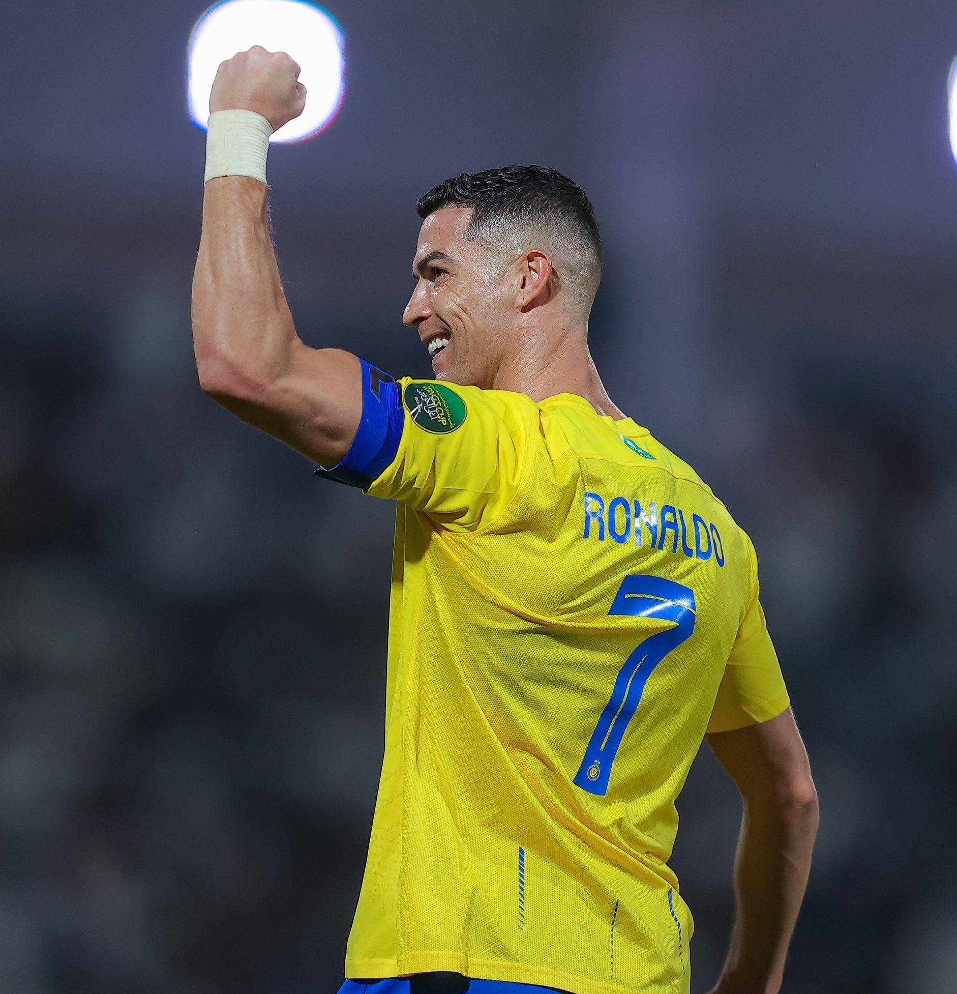 官方：水户蜀葵正式签下甲府风林队长鸟海芳树（官宣：甲府风林队长鸟海芳树加盟水户蜀葵）