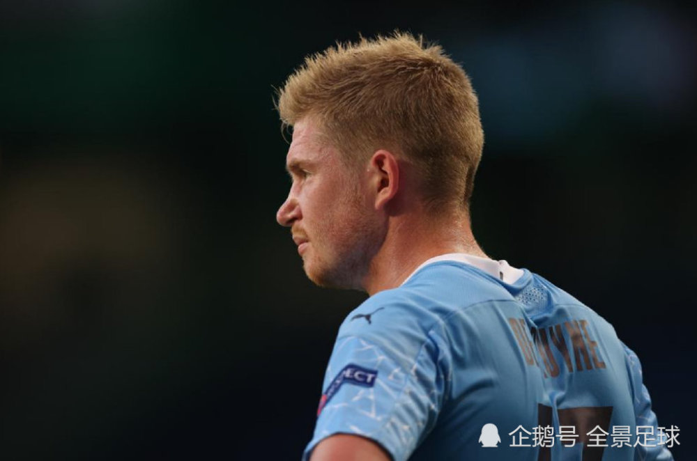 曼联冲击欧冠资格压力巨大（曼联争夺欧冠席位压力沉重）