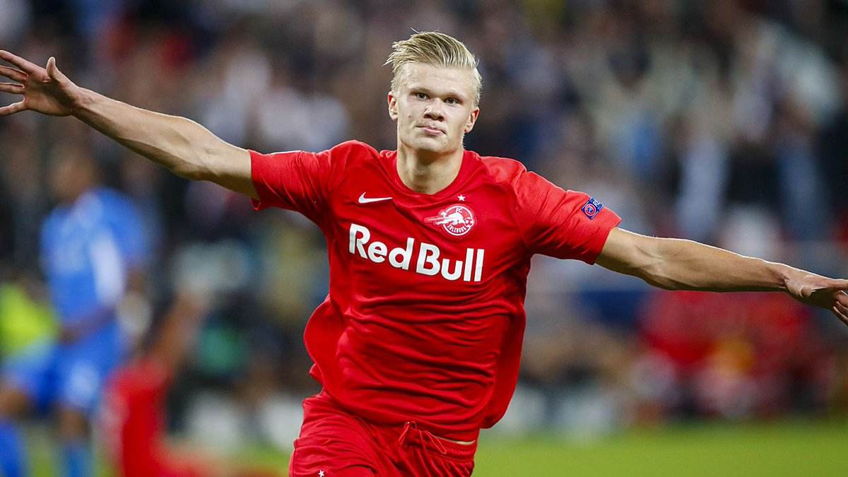 巴萨梅西自由球进球助球队领先（梅西任意球破门助巴萨取得领先）