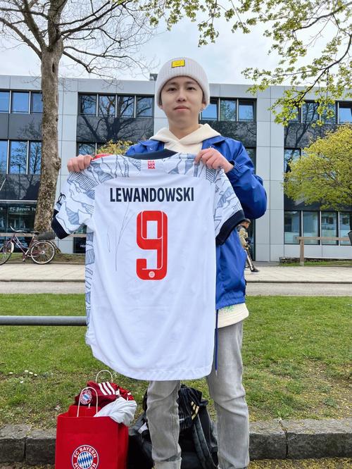 德国队主帅变相帮助巴萨？要求特尔施特根必须离队寻求出场时间，否则世界杯不带他（德国主帅施压特尔施特根：不离队争出场就无缘世界杯，巴萨或间接受益）