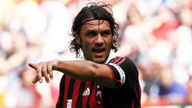 马卡：埃里克疑似鼻骨骨折，已被立即送往医疗中心进行检查（马卡报道：埃里克疑遭鼻骨骨折，已紧急送医检查）