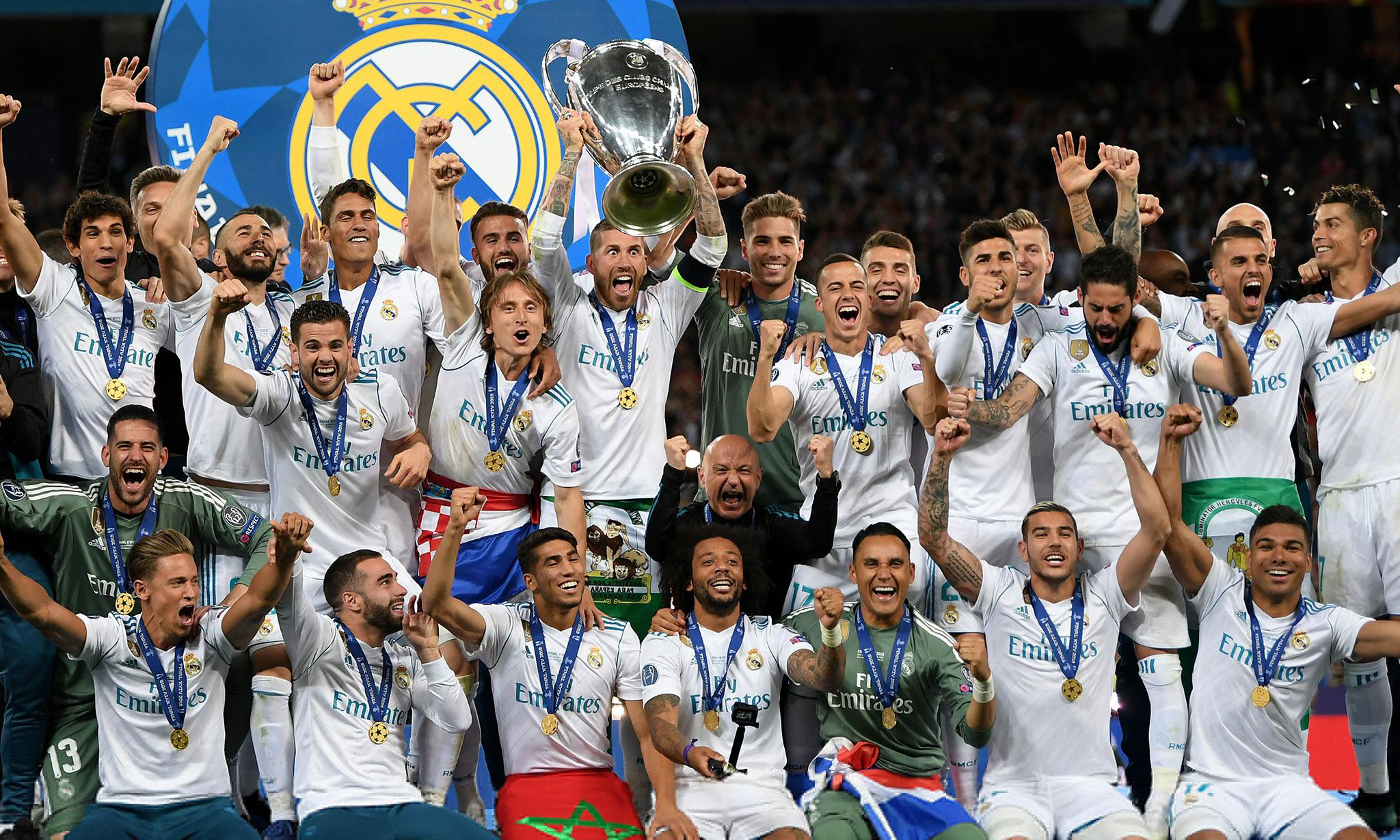 欧冠半场：杜兰、多尔贝格破门，卡拉巴克1-1阿贾克斯（欧冠半场比分：卡拉巴克1-1阿贾克斯，杜兰与多尔贝格建功）