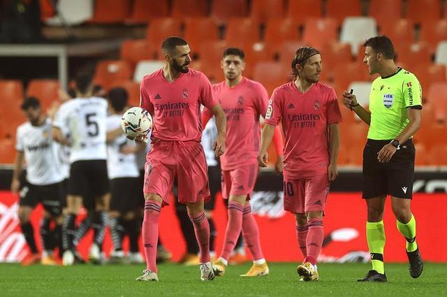 莱奥：米兰德比是登顶意甲的绝佳机会，我能感受到囧叔的信任（莱奥：米兰德比是冲顶意甲的最佳时机，我能感受到囧叔的信任）