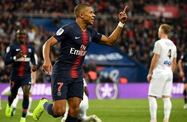 意媒：库普梅纳斯转型中卫表现亮眼，尤文中场补强成当务之急（意媒称库普梅纳斯改踢中卫表现抢眼，尤文中场补强迫在眉睫）